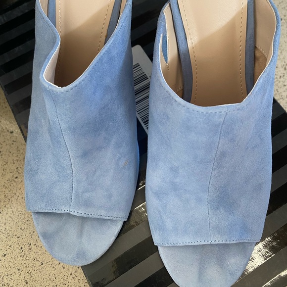 Beautiful VS Seascape Suede Blue heels - Picture 3 of 9